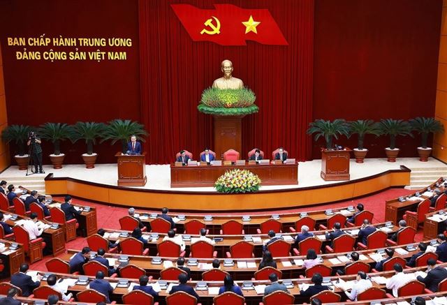 THÔNG BÁO HỘI NGHỊ LẦN THỨ MƯỜI HAI BAN CHẤP HÀNH TRUNG ƯƠNG ĐẢNG KHÓA XIII